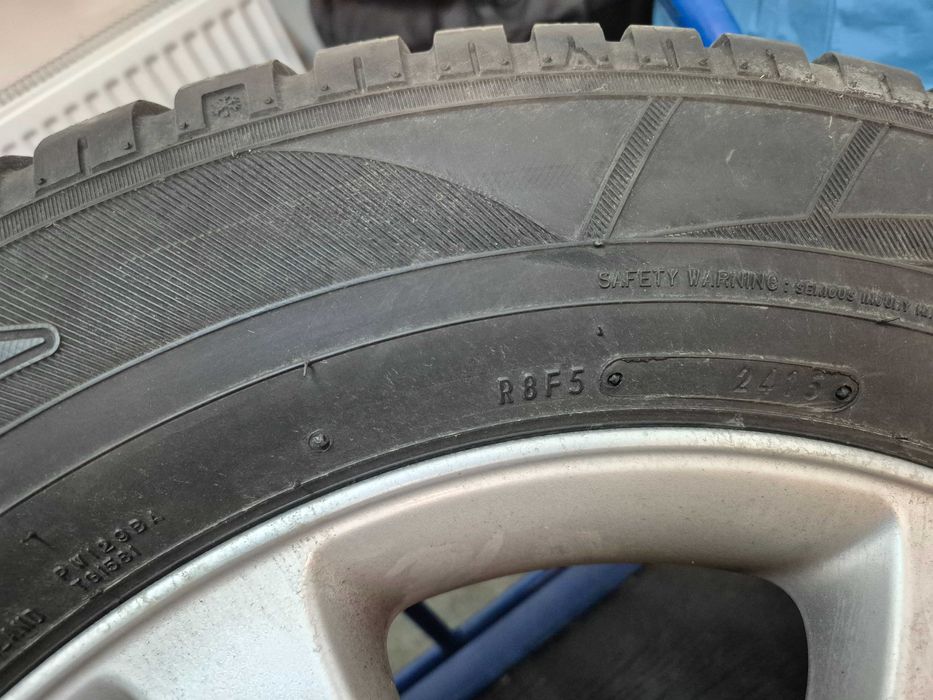 Koła zimowe 17"od Hondy CR-V IV 225/65R17 Falken 4 sztuki