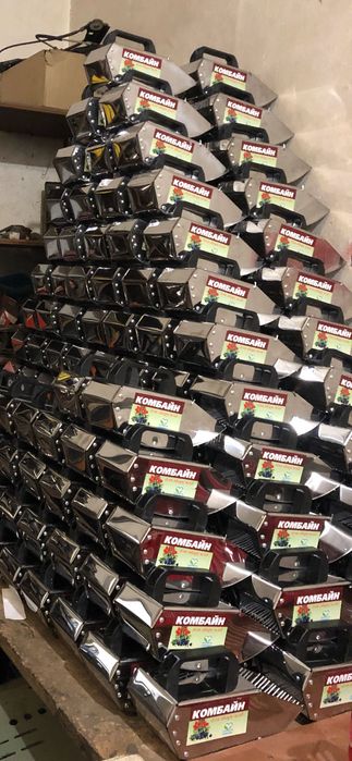 Комбайн - гребінка для збору ягід (афин,черники,брусники)