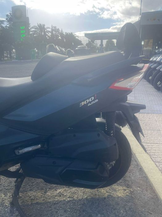 SYM GTS 300i - Scooter 300cc em excelente estado