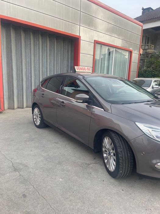 Ford Focus TDCi 5 portas Castanho