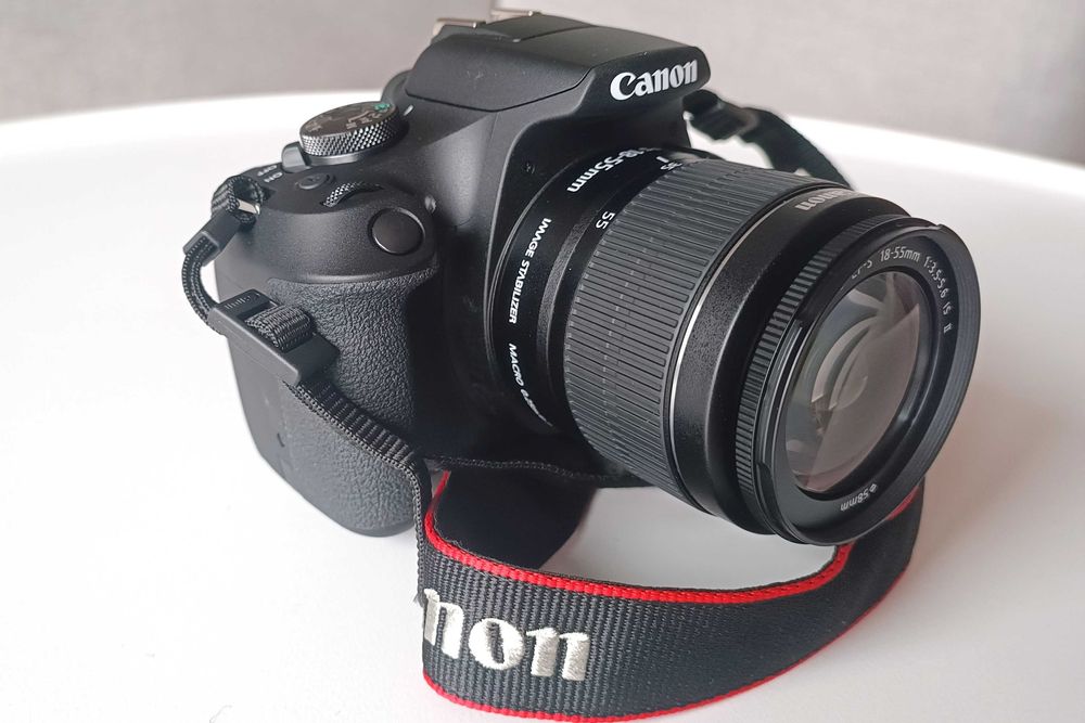 Aparat Canon EOS 2000D + obiektyw EF-S 18-55mm + torba. Stan idealny!