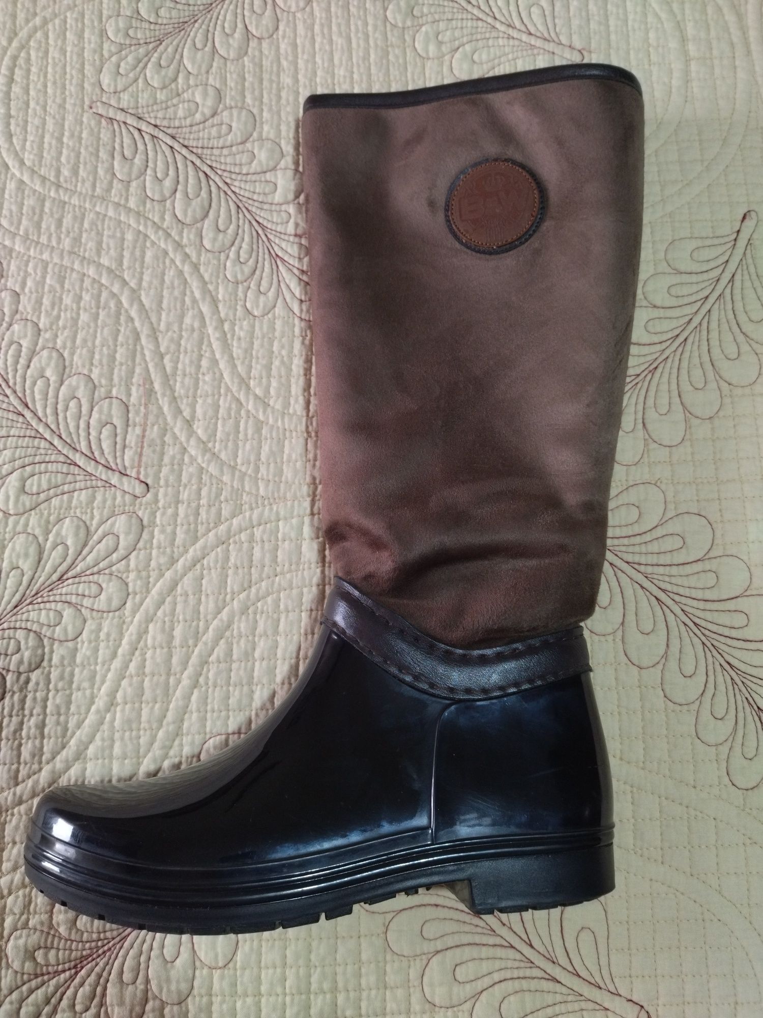 Botas de cano alto, B&W