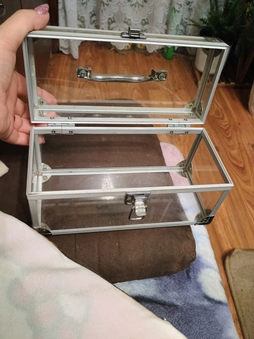 Kuferek na kosmetyki używany