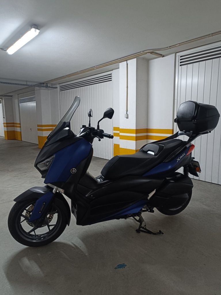 Yamaha XMax 300 c/Topcase