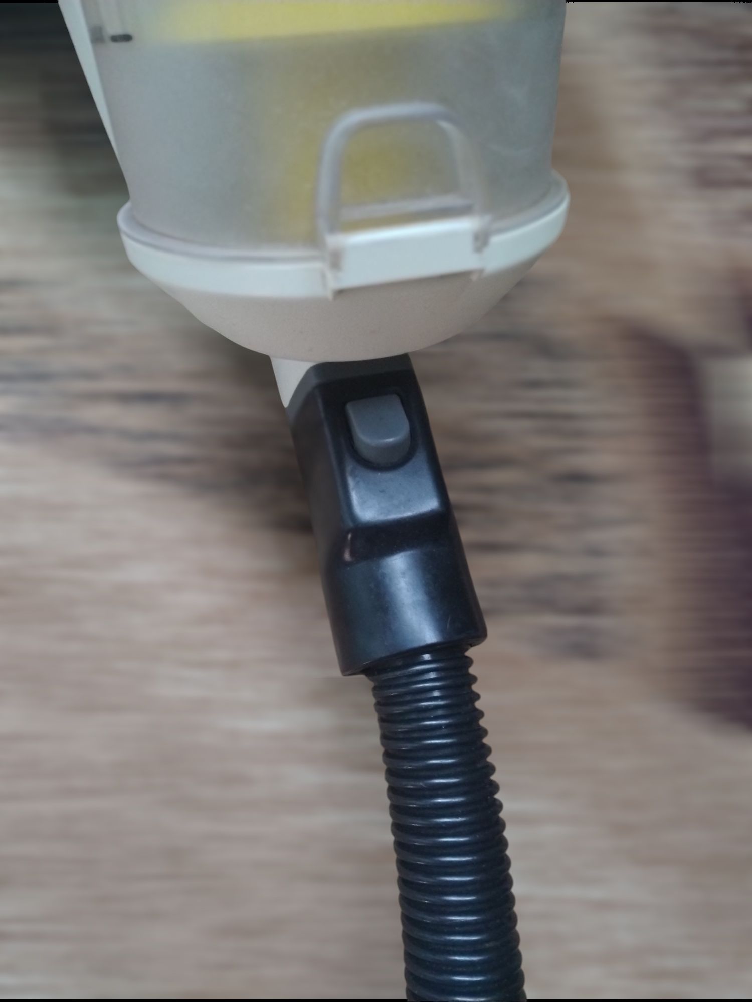 Пилосос KARCHER VC 3 (1.198-051.0)