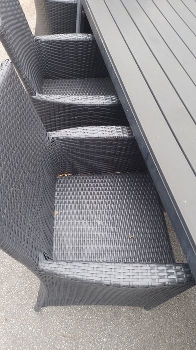 Komplet ogrodowy stół i 8 krzeseł