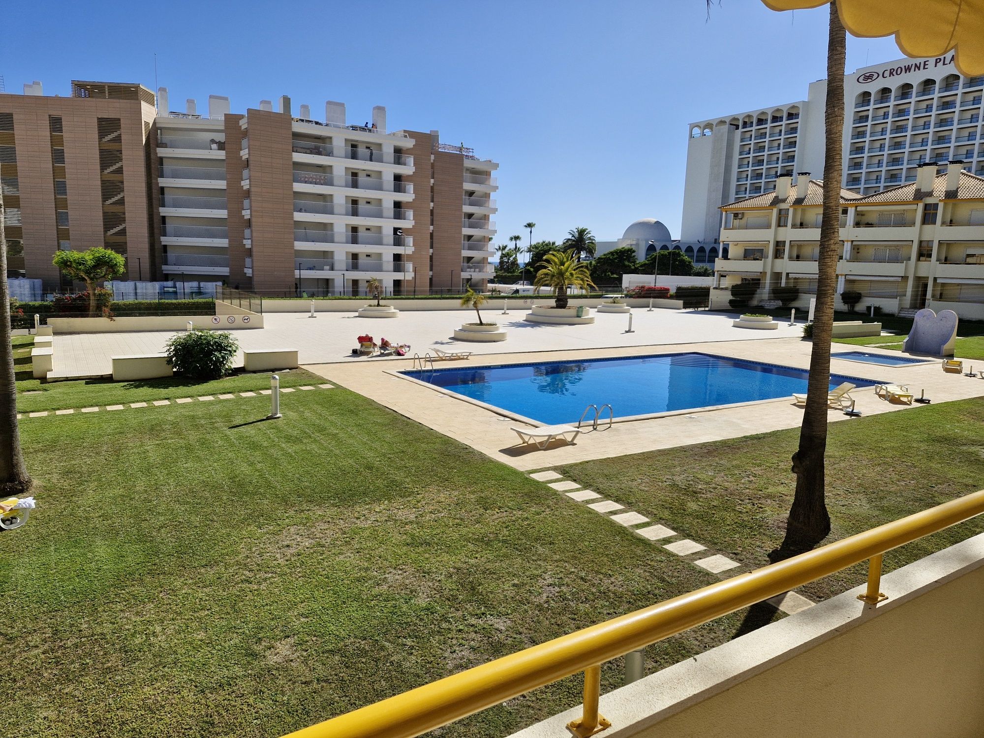 Apartamento em condomínio c/ Piscina junto à praia Quarteira/Vilamoura