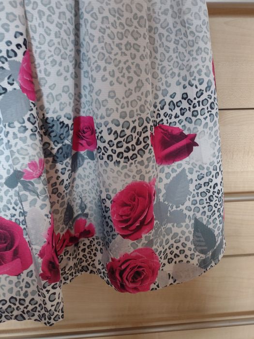 Śliczna sukienka w kwiaty