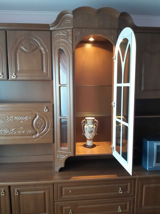 Стінка з підсвіткою до вітальні