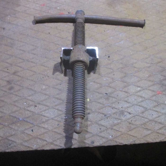 Винт з гайкою L-300 мм d-25мм
