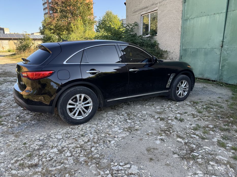 Infiniti QX70 3,7 газ/бенз 2013