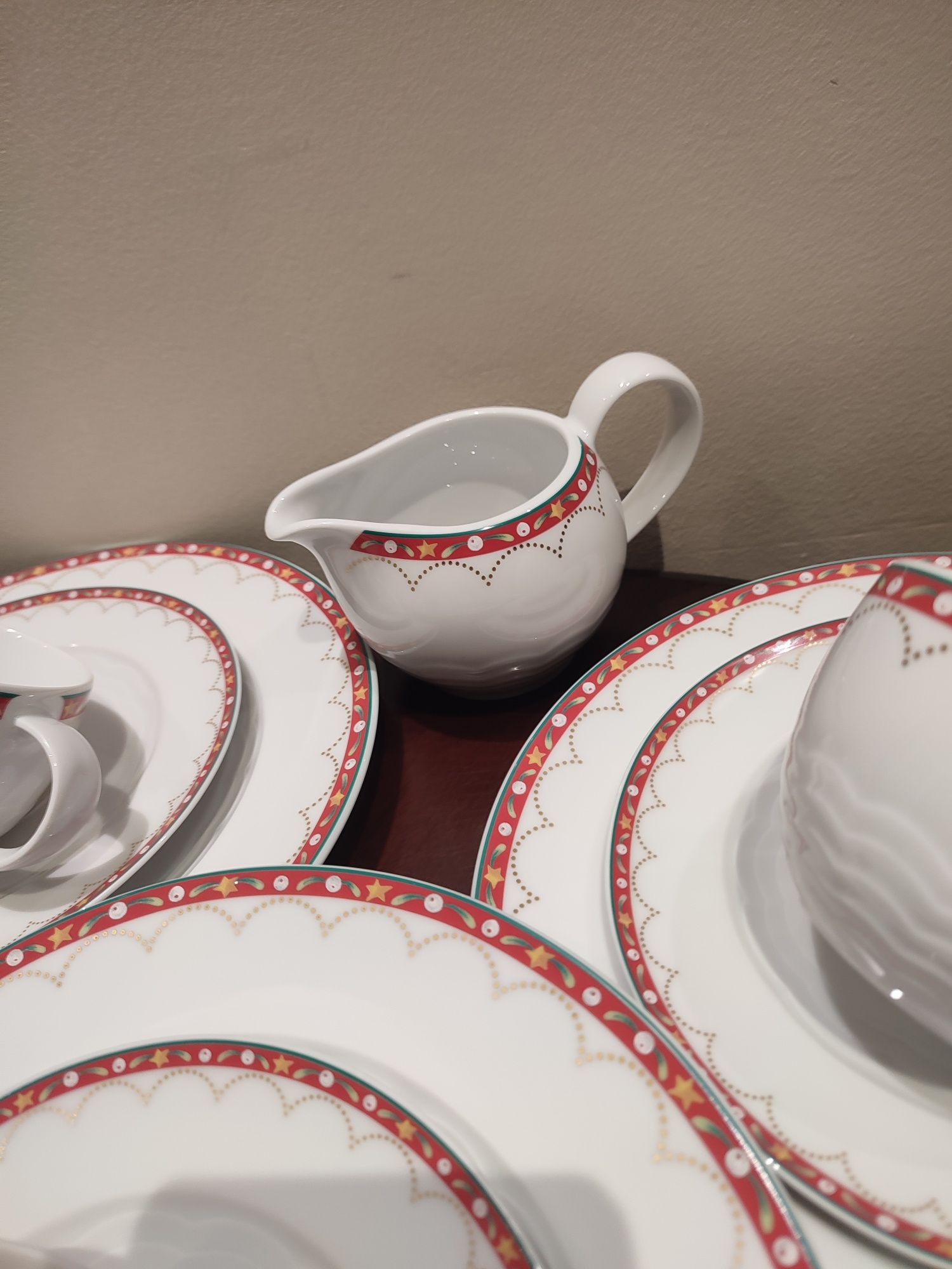 Śliczny świąteczny garnitur do kawy,herbaty porcelana Seltman