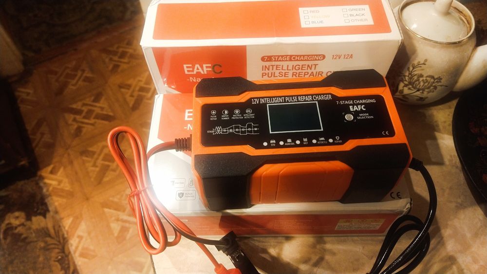 Автомобильное зарядное устройство 12 ампер , зарядка для акб , автомат