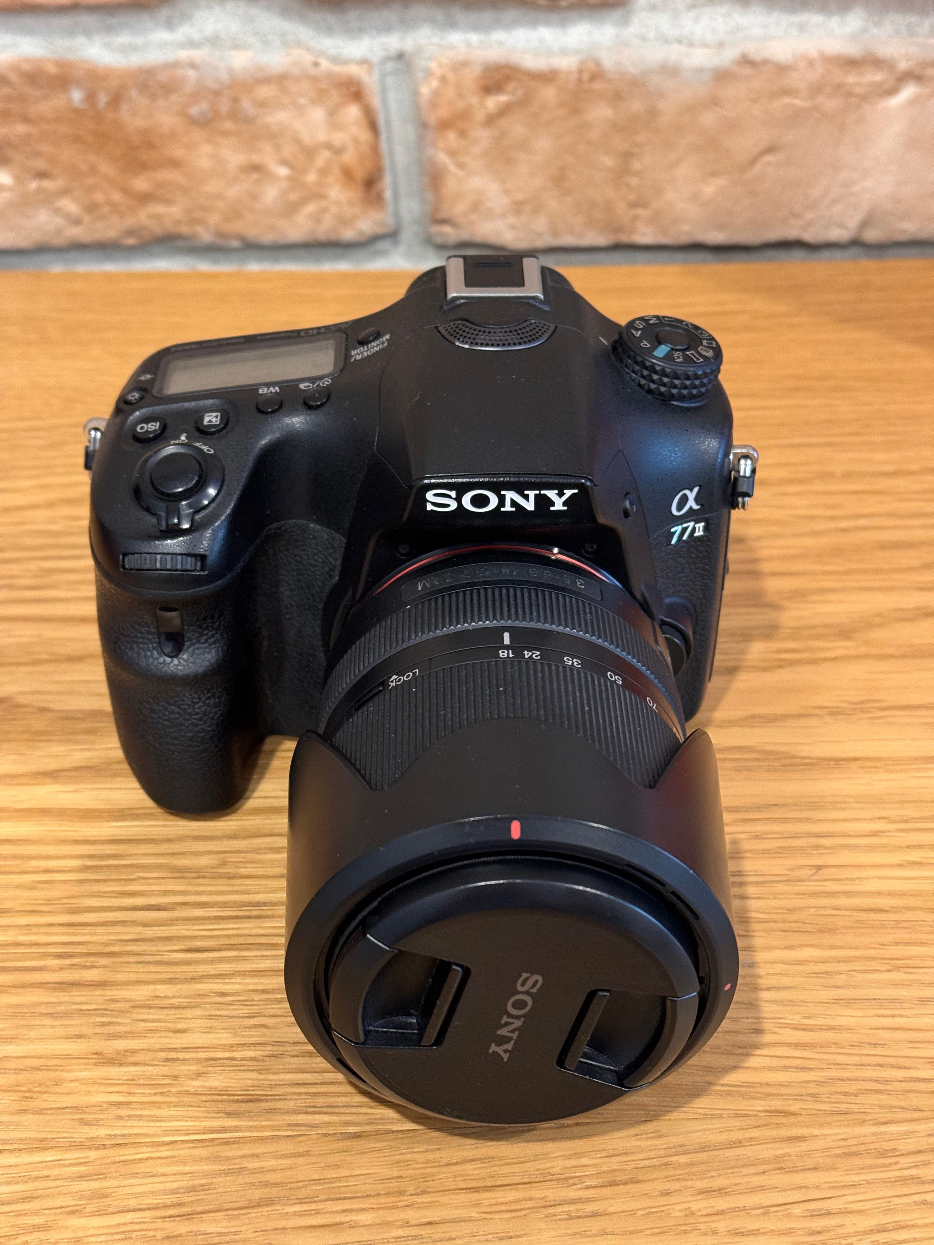 Aparat Sony A77M2 (ILCA-77M2) Zestaw z obiektywami i lampą - jak nowy