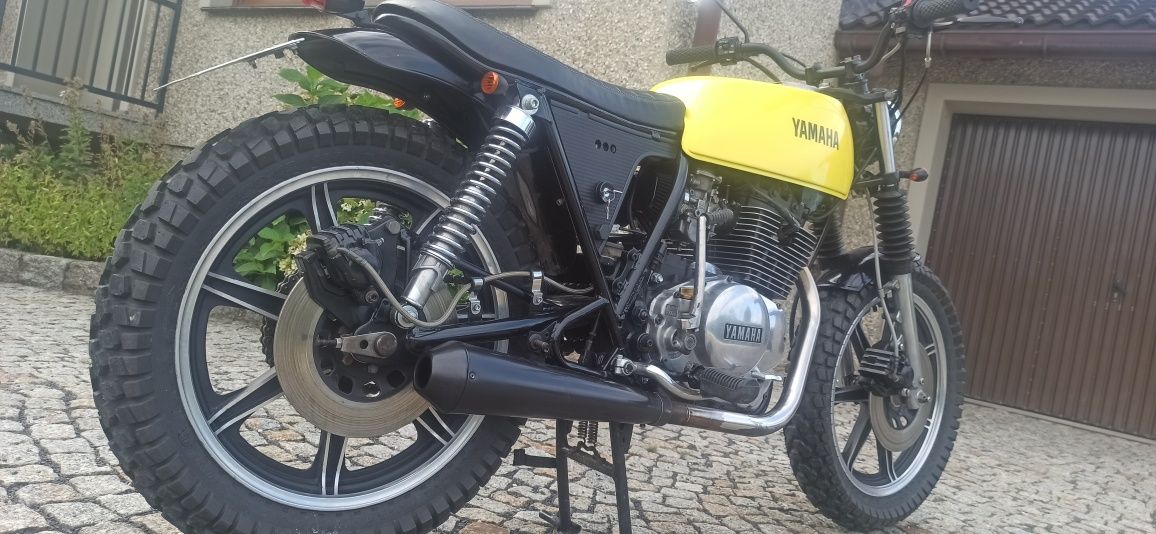 Yamaha XS 400 café racer