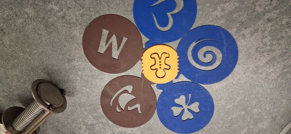 Maszynka do krojenia makarinu, do pierogów i szablony do dekoracji