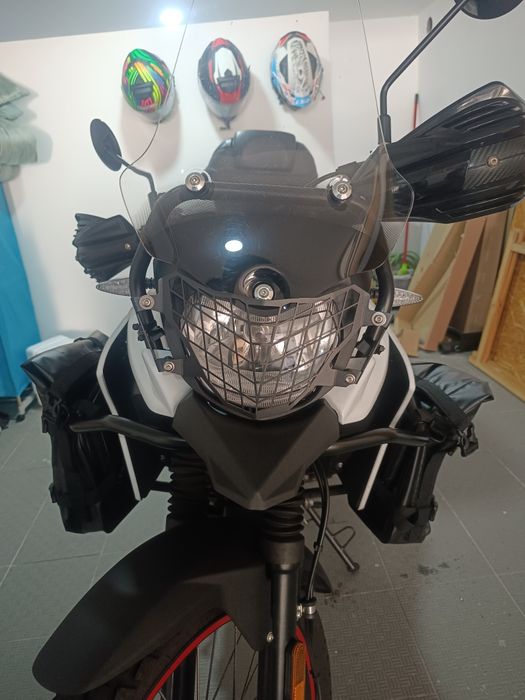 UM DSR TT Adventure 125cc como nova
