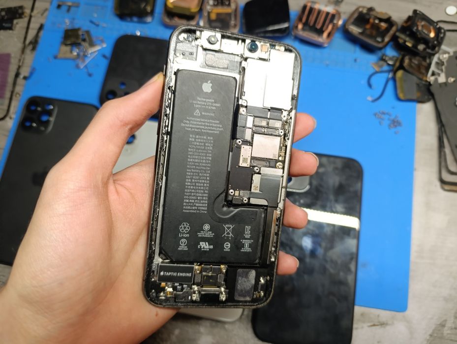 Камера, Нижній шлейф, корпус iPhone 11 Pro Запчастини