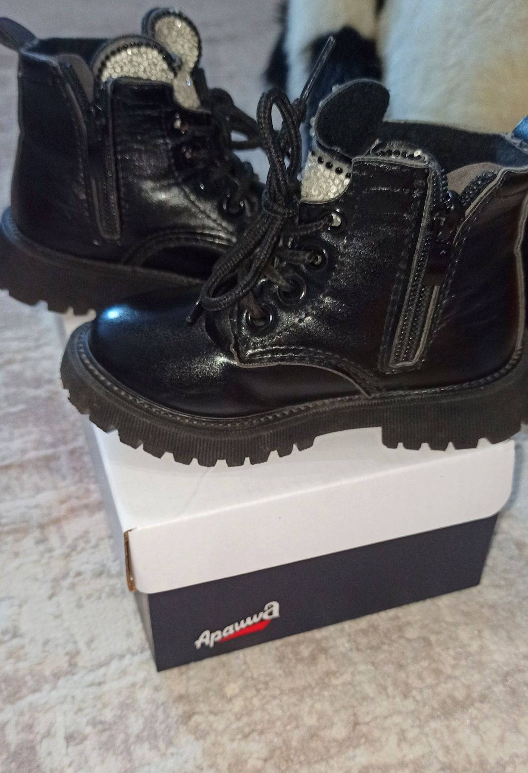 Демісезонні черевики для дівчини чорного кольору міккі, 22 розмір