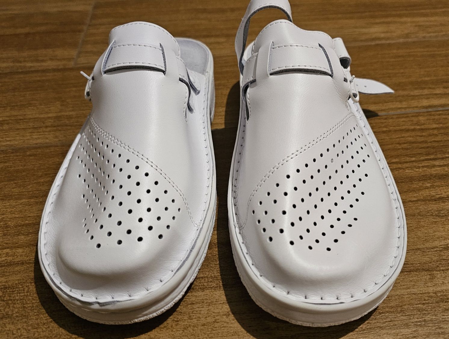 Buty medyczne z atestem, białe, nowe, rozmiar 44