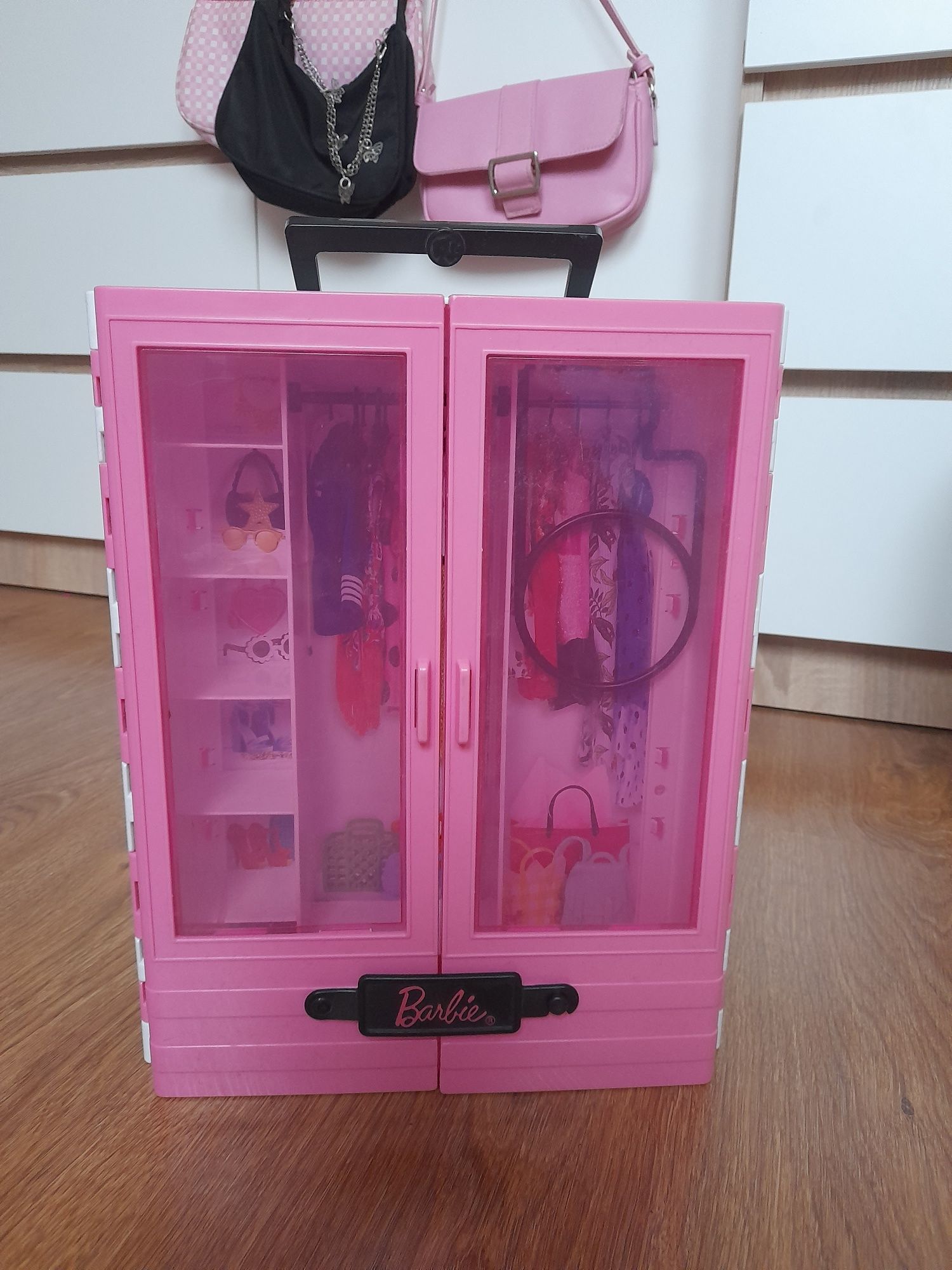 Garderoba szafa dla lalki  Barbie wieszaki