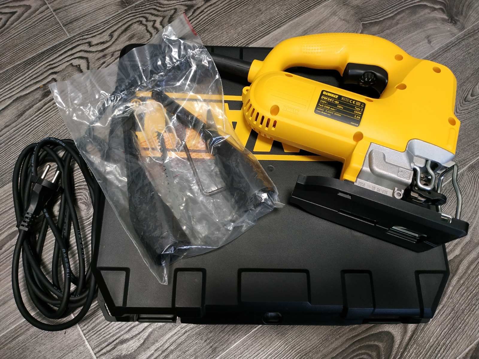 Лобзик електричний DeWALT DW341K