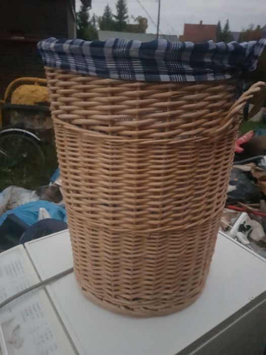 2 kosze wiklinowe na pranie bielizne