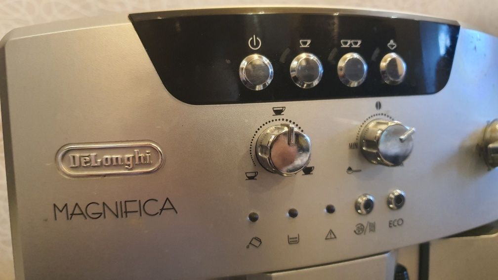 Кавомашина DeLonghi Magnifica