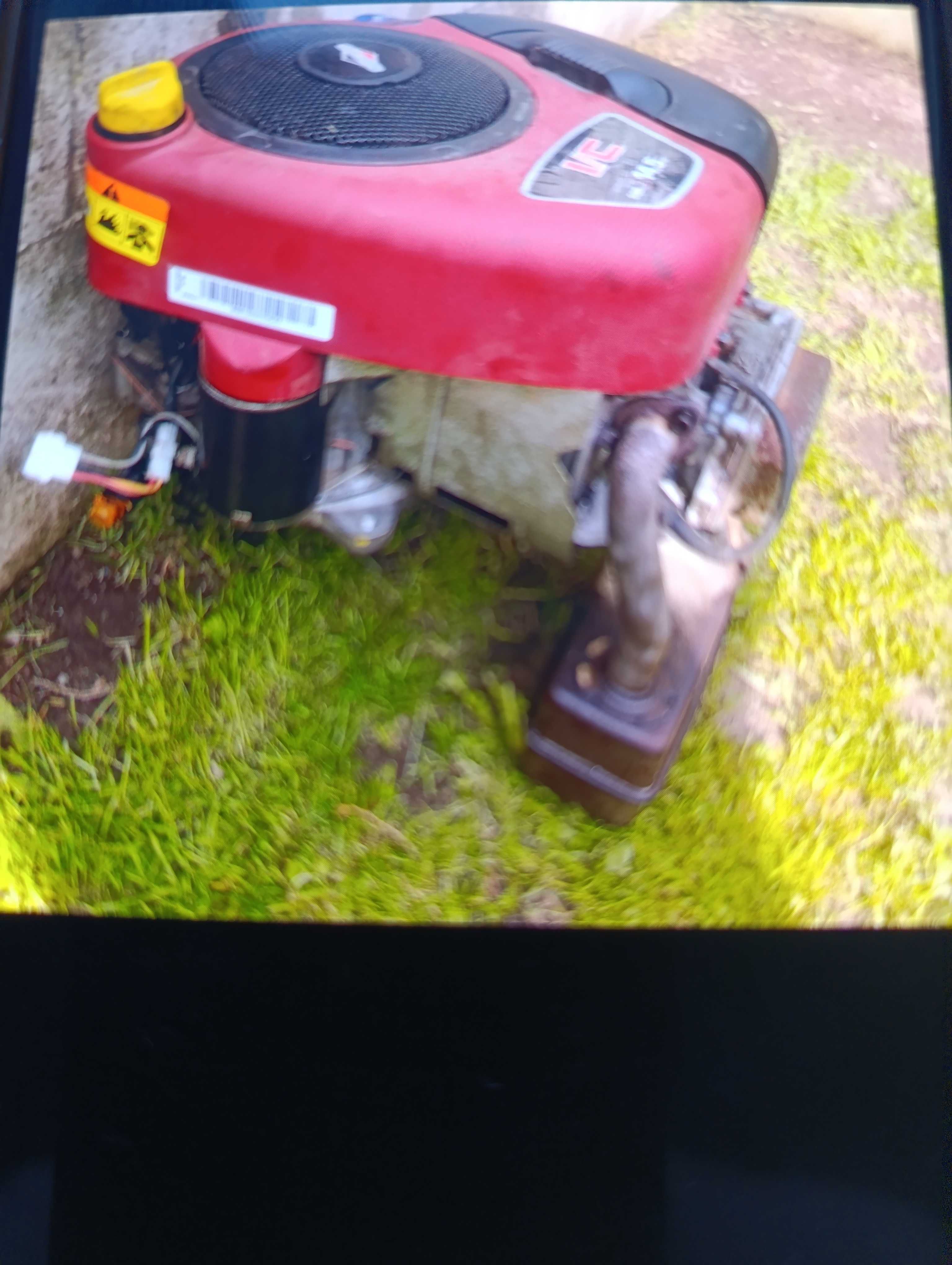 Silnik Briggs o mocy 14.5 HP. Sprawny.