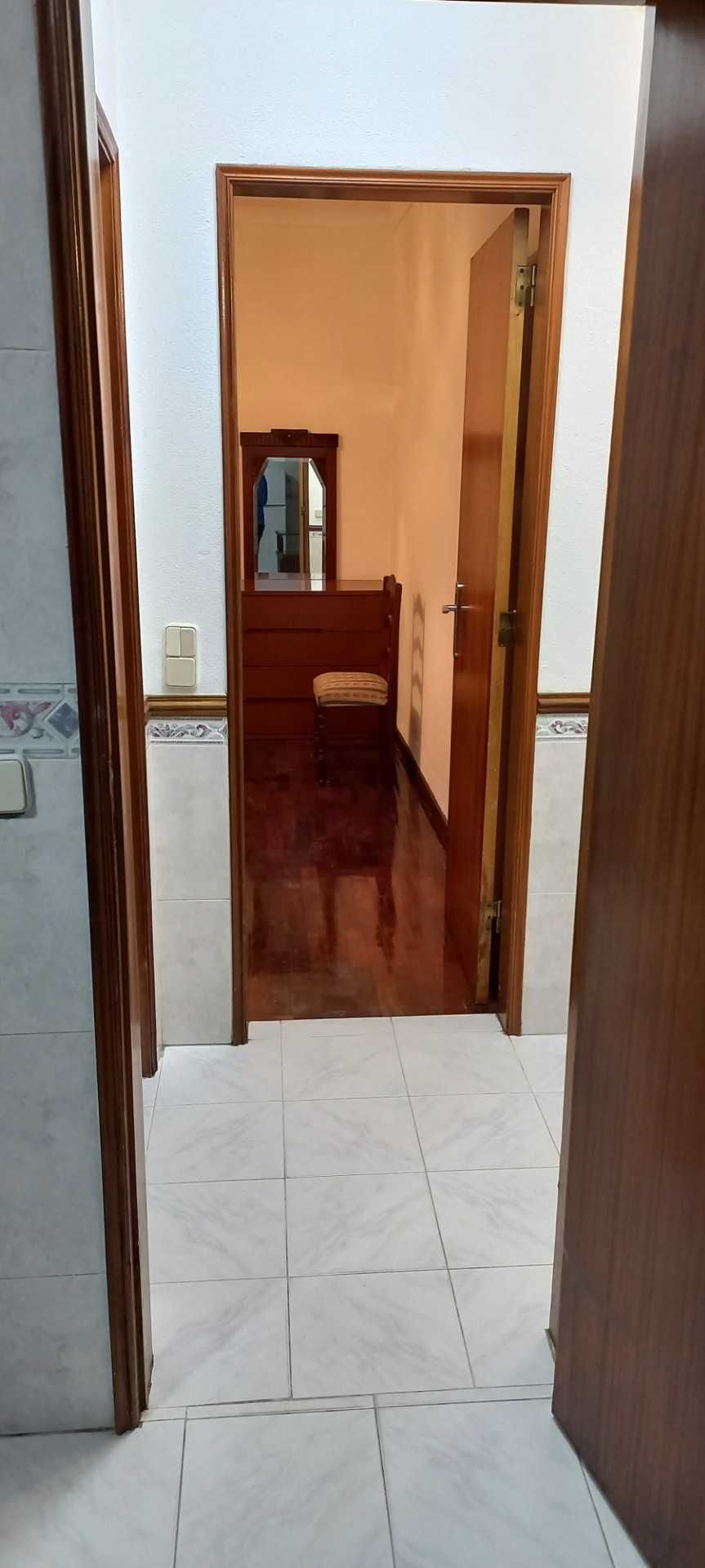 Quinta do Conde quarto para Senhora junto a escolas e transportes