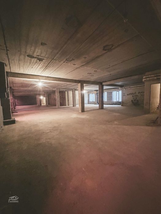 Продам комерційне  приміщення в прохідному місці