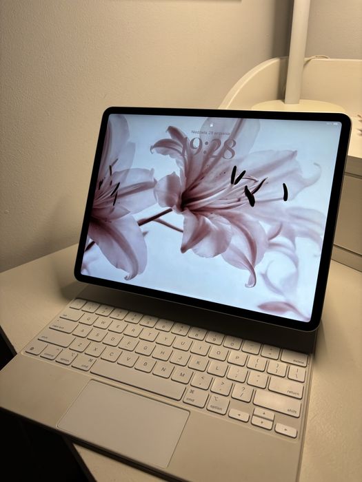 ipad pro 12.9 (4 gen.) 128GB + MAGIC KEYBOARD