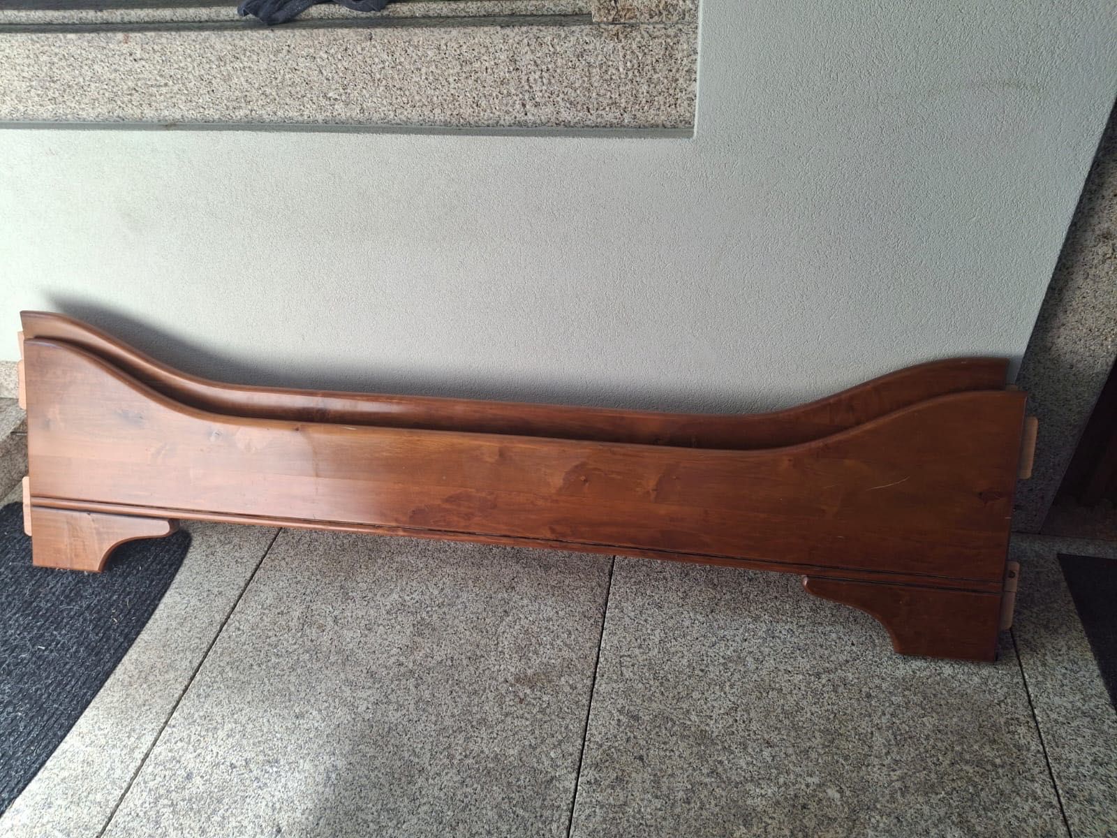 Cama cerejeira + conjunto mesas de cabeceira