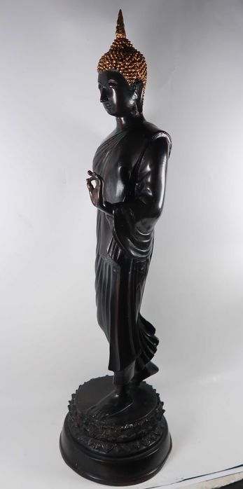 Buda Caminhante - Grande Escultura de Bronze (?) patinado - 65.5 cm