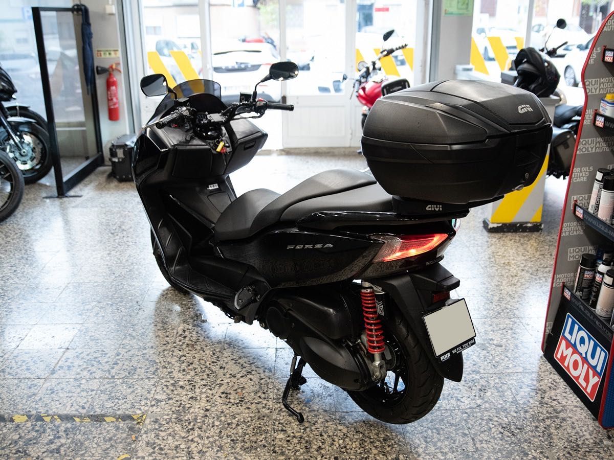 Honda Forza 300 A de 2017 ABS  Óptimo estado com extras.