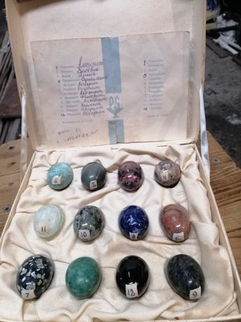 Оригінальна колекція каменів  в формі яєць