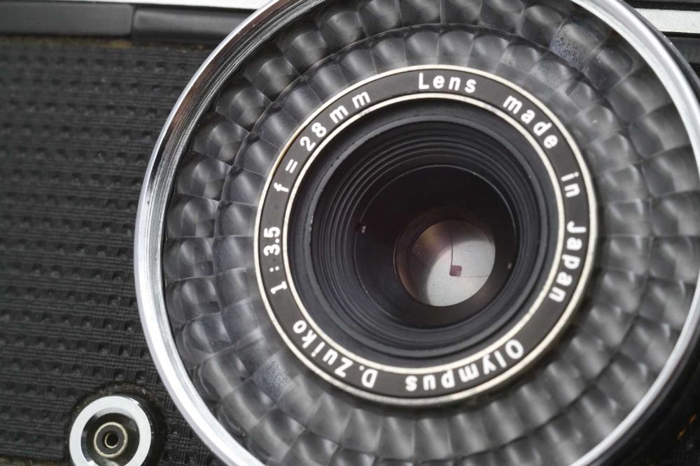 Olympus PEN EE-3 Zuiko 28mm f3.5
