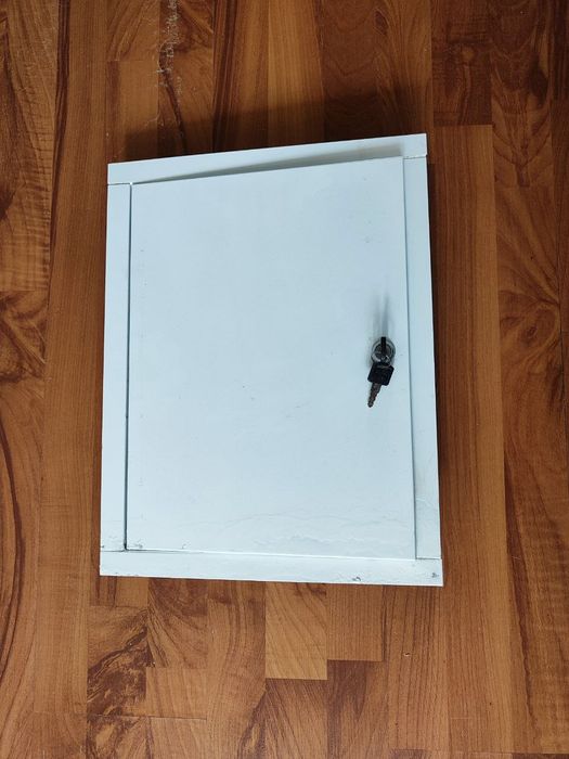 Ревізійний залізний лючок