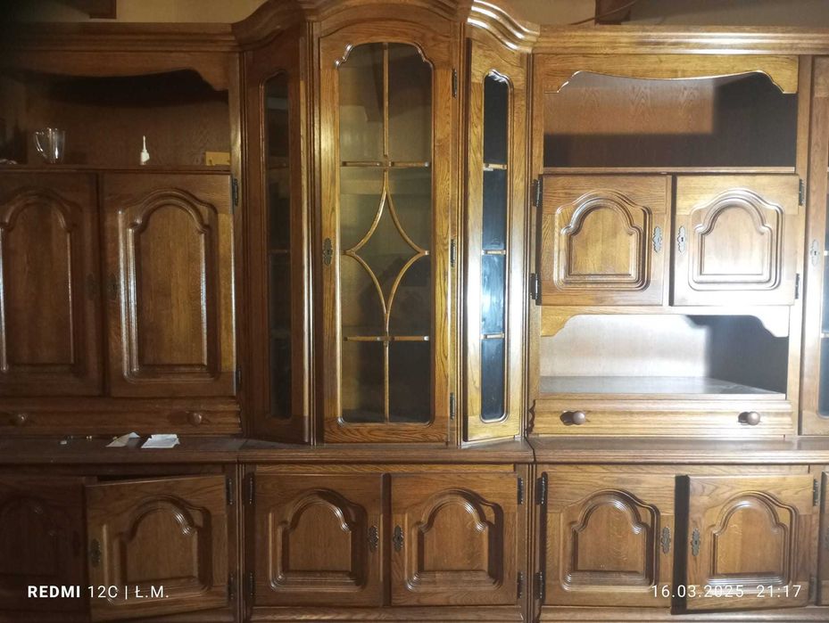 Stylowy regał z klasą i potencjałem