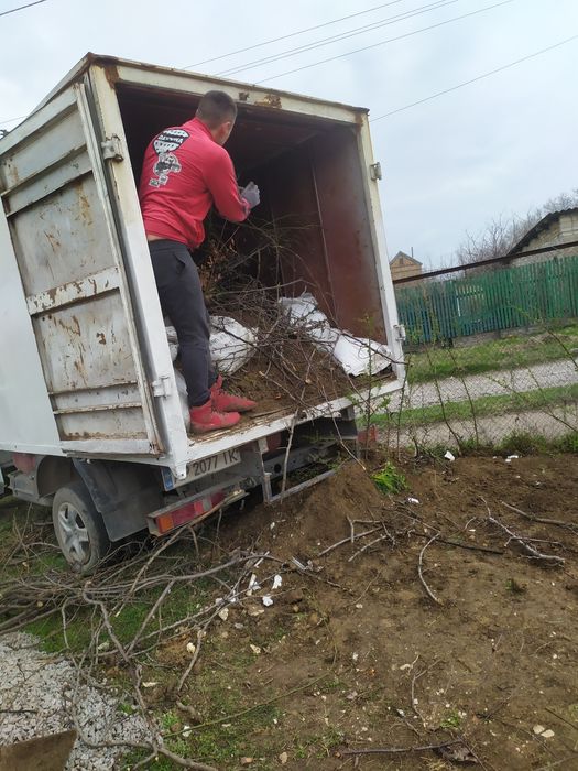 Уборка частного сектора Вывоз мусора,веток,листвы.