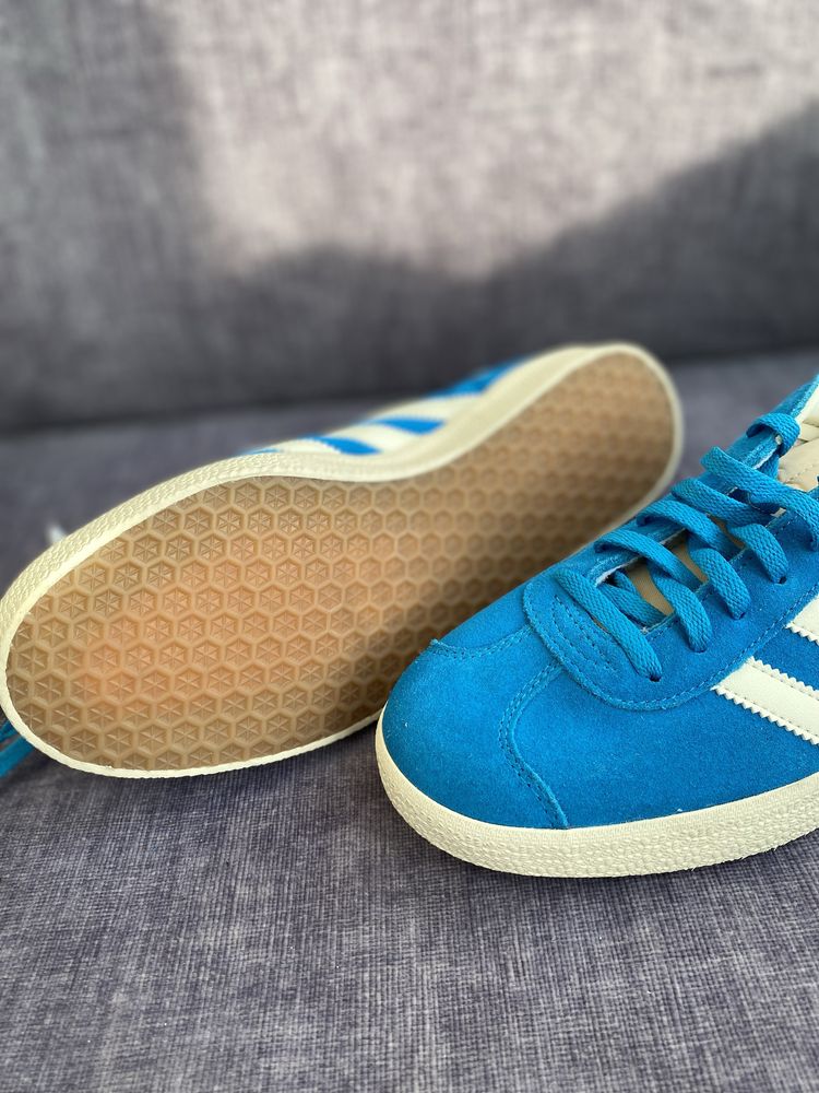 Нові кросівки Adidas Gazelle 40