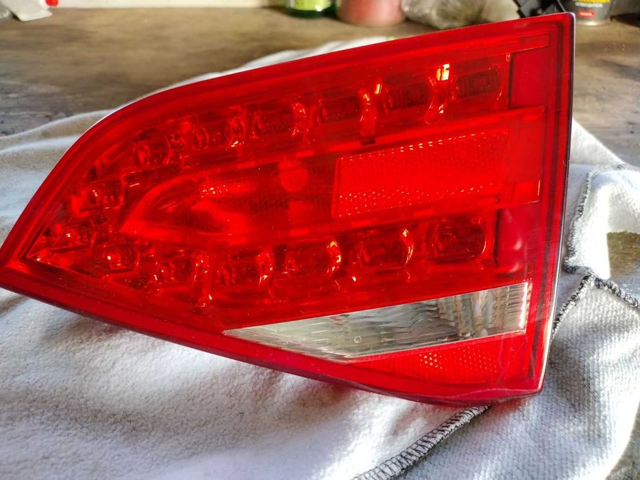 Audi A4 B8 sedan lampa tylna prawa klapy LED - sprawna