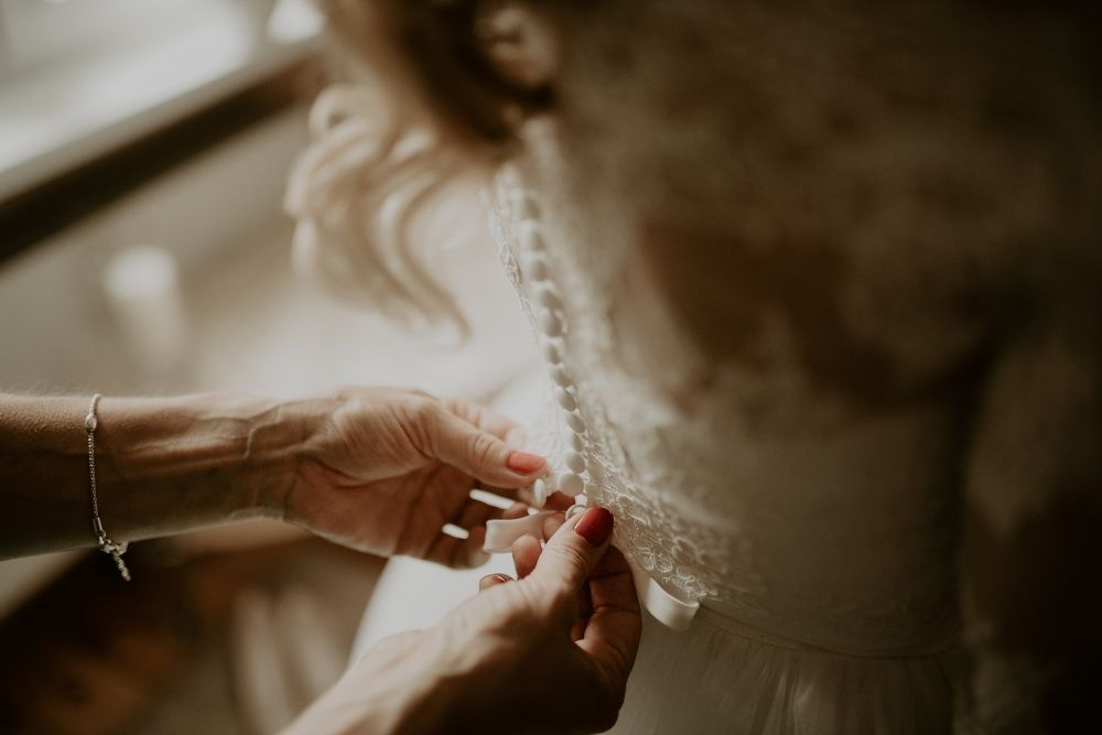 ** Suknia ślubna, 36 (S), kolor śmietankowy, welon 3,5m + koło **