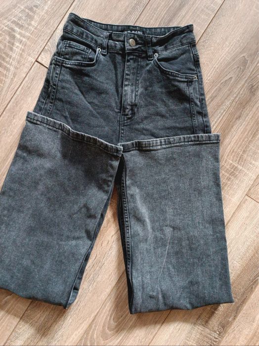 Жіночі джинси кльош