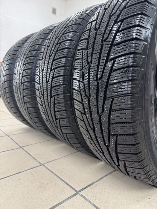 Резина зимова Nokian Tyres r16 215/65