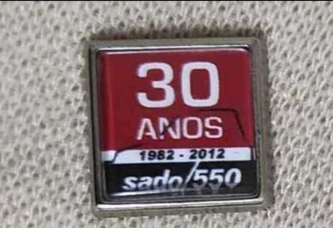 Sado 550 - pins comemorativos