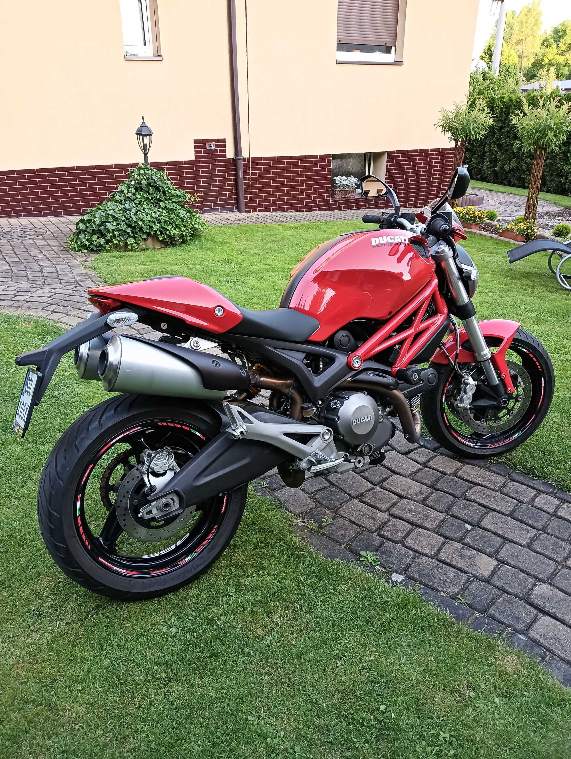 Ducati Monster 696