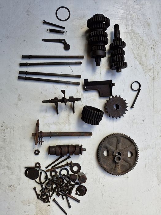 MZ ETZ 250 skrzynia biegów 251 sprzęgło wnętrze silnika