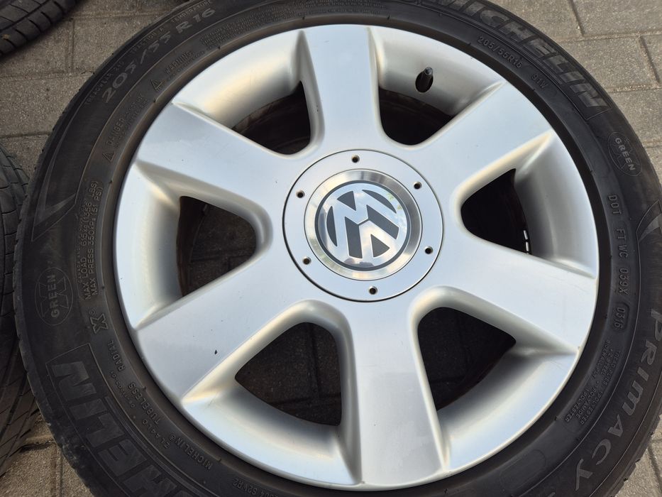 Piękne felgi Alu 16" oryginał VW 5x112 z oponami Michelin 205/55R16