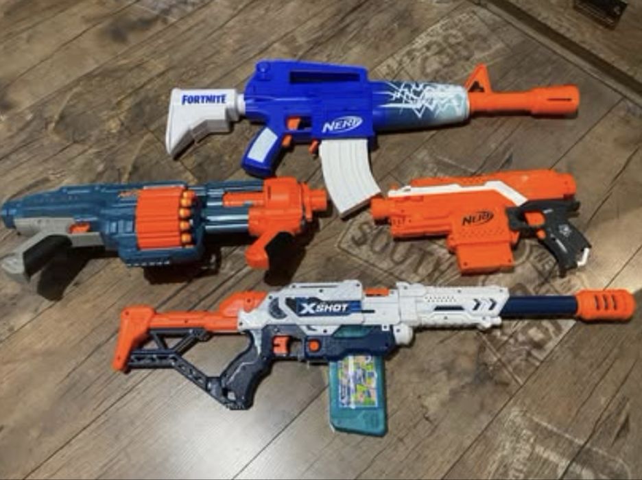 4 Wyrzutnie NERF + strzałki